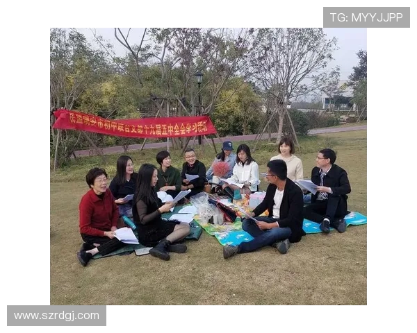 跳水运动的魅力与挑战:从技巧演绎到心理博弈的全面探讨 跳水运动的魅力与挑战:从技巧演绎到心理博弈的全面探讨