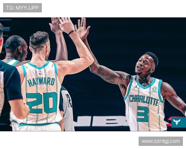 黄蜂与老鹰激战正酣 双方球员展开精彩对决 谁能笑到最后